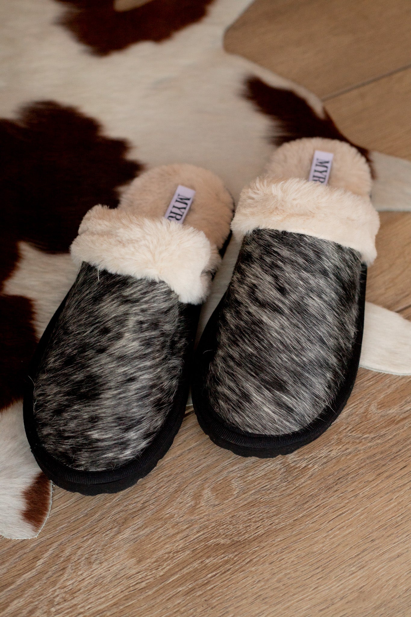 Snug Scuff Slippers - Black/White
