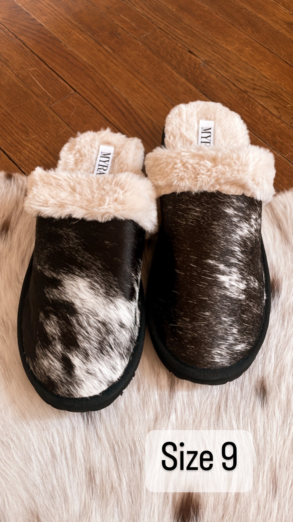 Snug Scuff Slippers - Black/White
