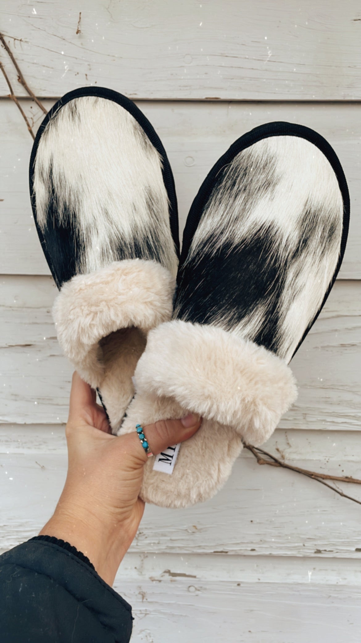 Snug Scuff Slippers - Black/White