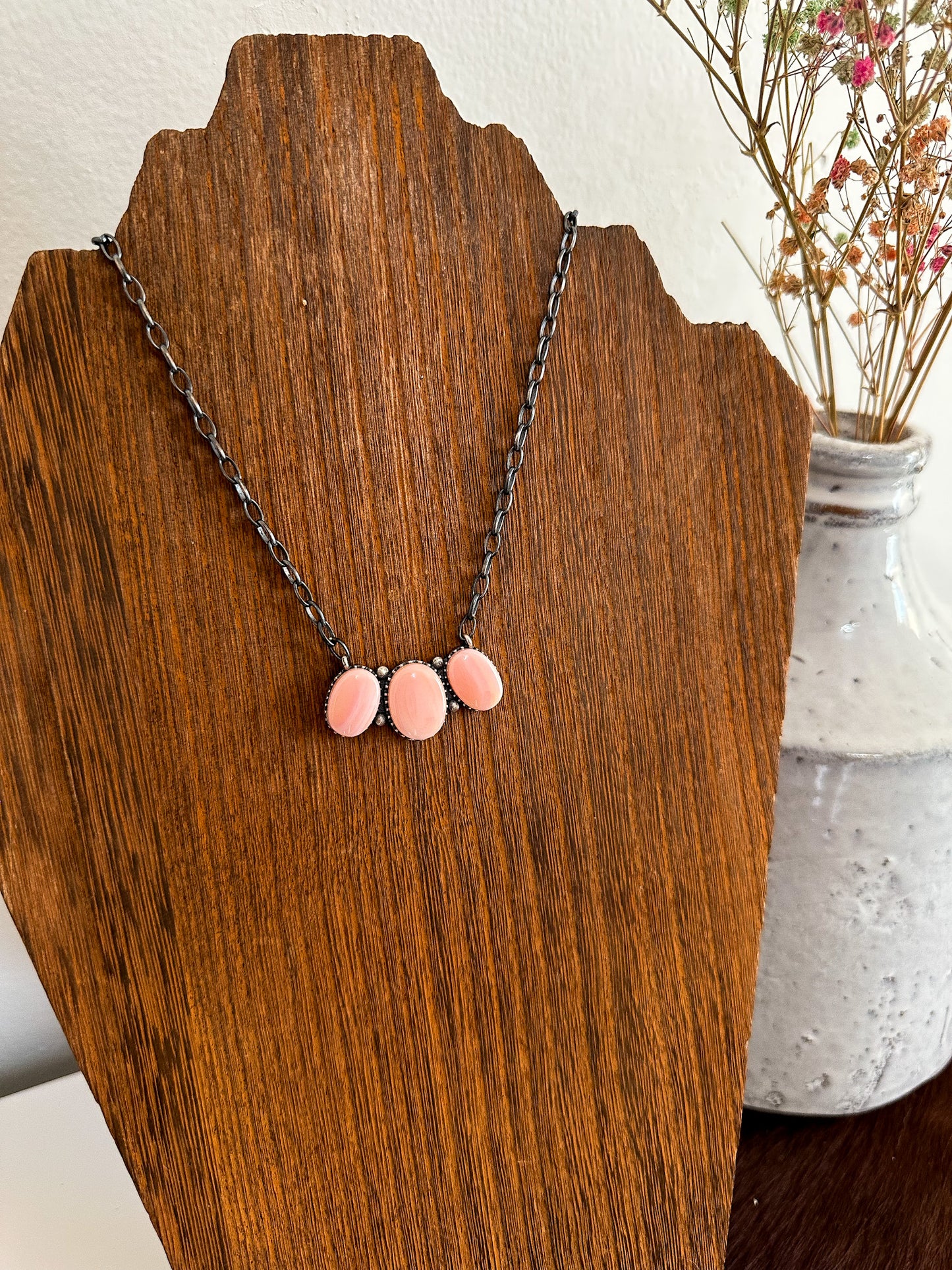 Maybell Necklace - Pink Conch Shell Stone